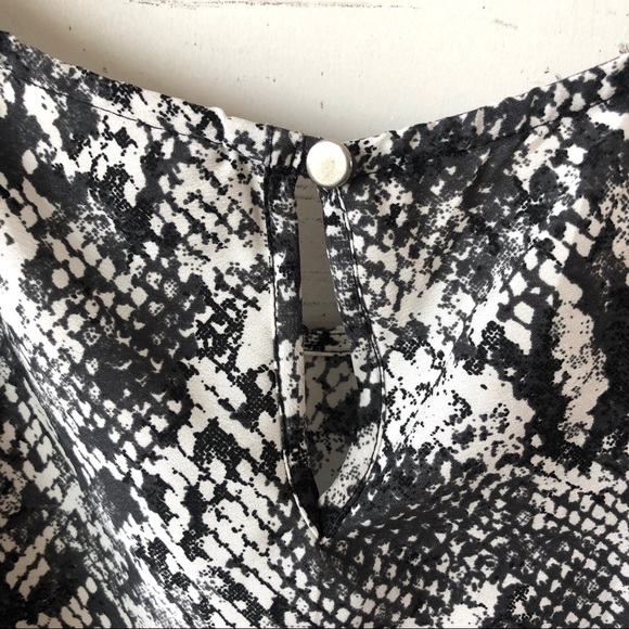 MOTHERHOOD Snake Skin Color Block Blouse - Picture 5 of 8